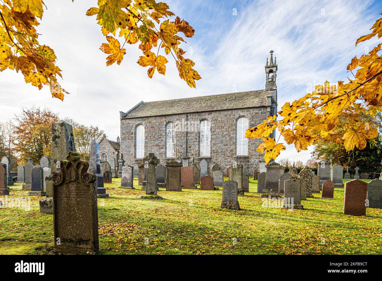 La chiesa parrocchiale di granito della metà del 19th ° secolo nel villaggio di Tough (Kirkton di Tough) vicino ad Alford nella zona Marr di Aberdeenshire, Scozia UK Foto Stock