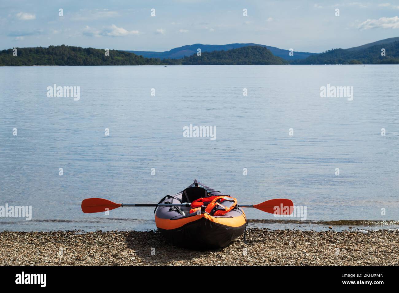 Kayak sulla Loch Shore Foto Stock