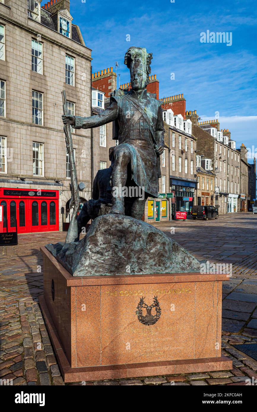 Monumento commemorativo agli Highlanders di Gordon Aberdeen - commemora gli uomini che combattevano negli Highlanders di Gordon, dal 1794 al 1994. 2011, scultore Marco Richards. Foto Stock
