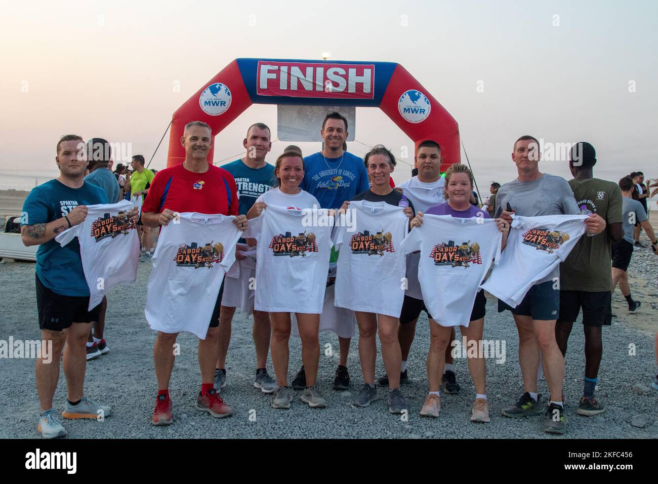 Soldati dell'esercito degli Stati Uniti dalla 35th Divisione di Fanteria e da tutta la Camp Arifjan, Kuwait ha partecipato ad una corsa del Labor Day 5k. Foto Stock