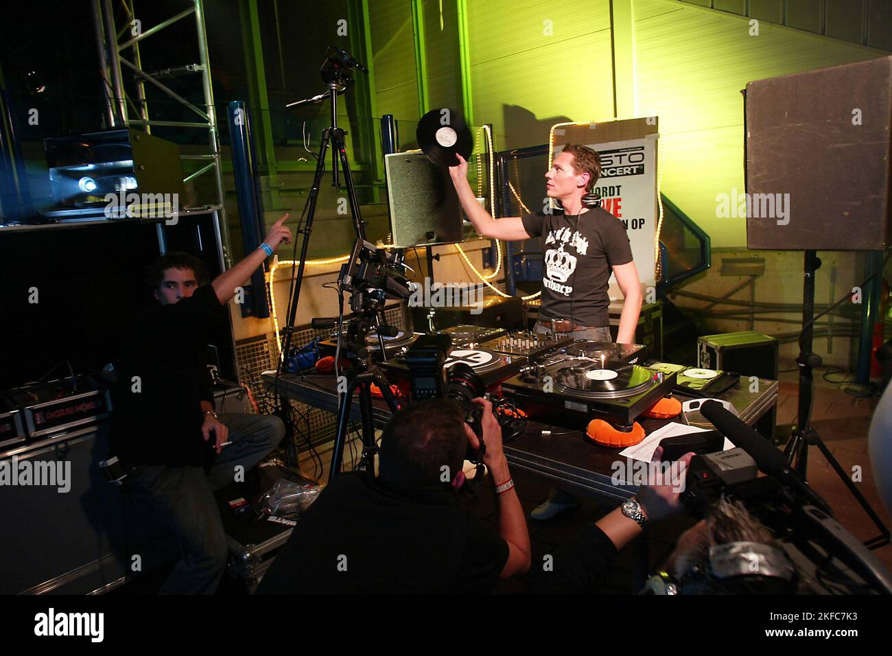 DJ Tiesto in concerto a Het Gelredome durante l'evento di danza Magik Arnhem 2004 Holland vvbvanbree foto. Foto Stock