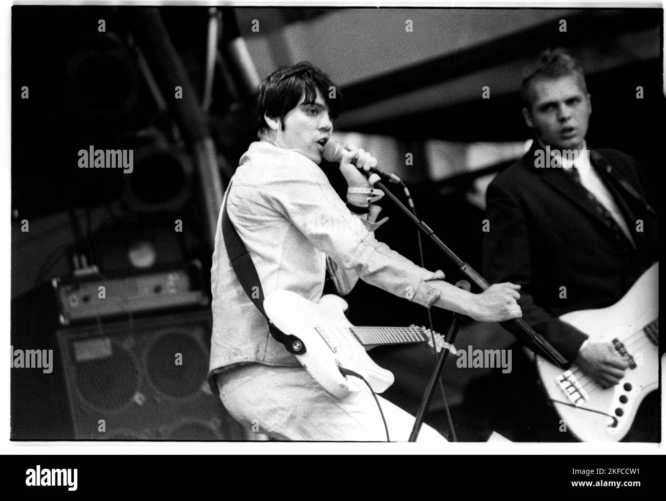 Piotr Fijalkowski, cantante e chitarrista della band indie adorable sul NME Stage al Glastonbury Festival di Pilton, Inghilterra, giugno 27 1993. Fotografia: ROB WATKINS Foto Stock