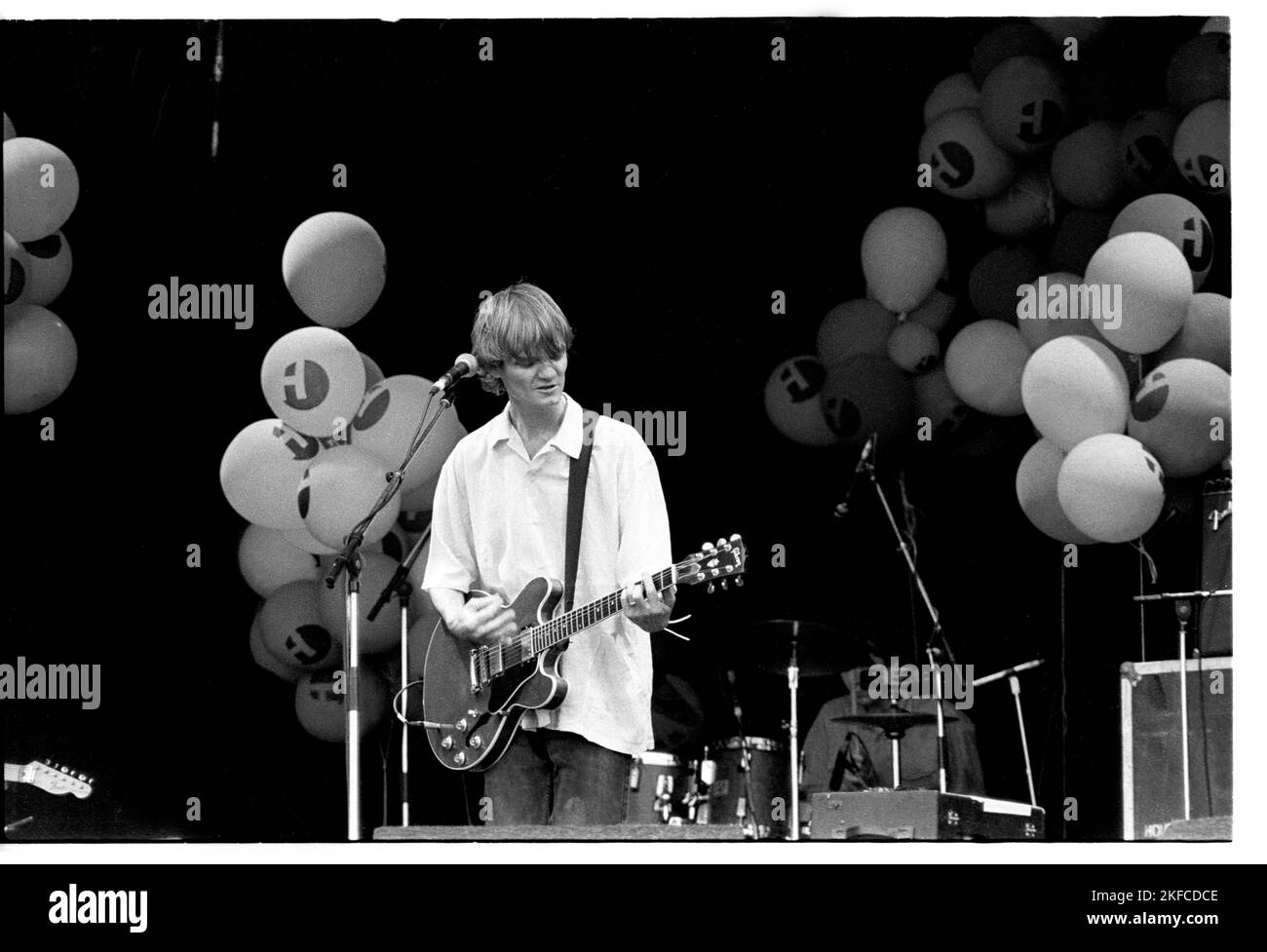 Guy Chadwick of House of Love sul Pyramid Stage al Festival di Glastonbury, Pilton, Inghilterra, giugno 26 1992. Fotografia: ROB WATKINS Foto Stock
