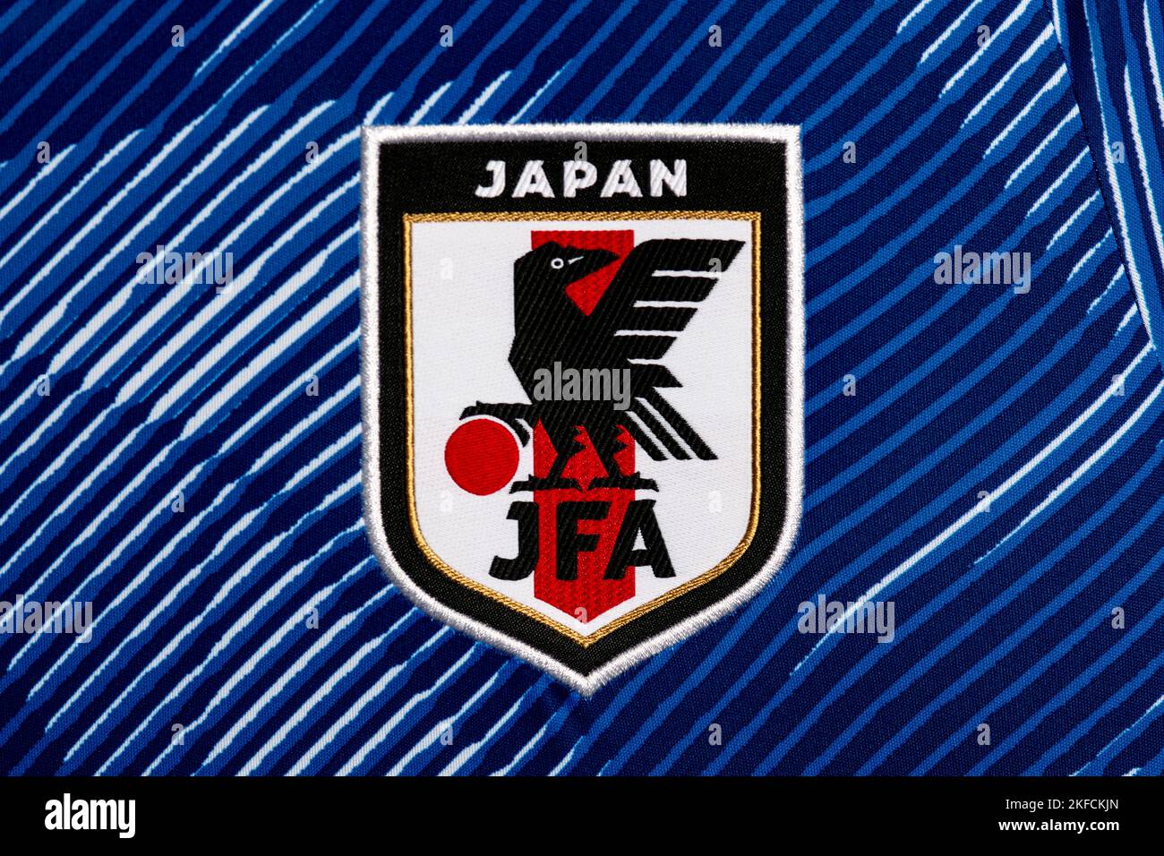 Primo piano della maglia della nazionale di calcio giapponese. Coppa del mondo FIFA 2022 Qatar. Foto Stock
