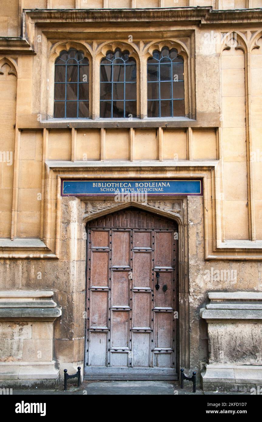 Un ingresso alla storica Bodleian Library, Oxford University, Inghilterra Foto Stock