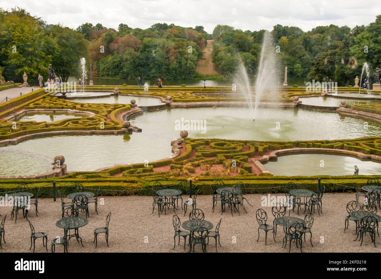 Blenheim Palace (18th C) si trova in un parco creato dal pioniere giardiniere 'Capability' Brown per John Churchill, primo Duca di Marlborough Foto Stock