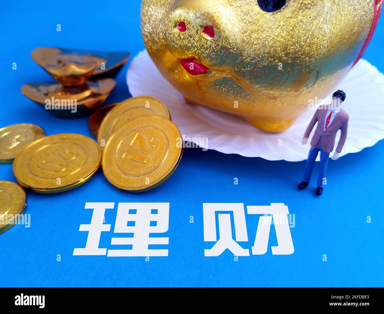 SUQIAN, CINA - 18 NOVEMBRE 2022 - Illustrazione finanziaria: Gestione dei fondi, Città di Suqian, Provincia di Jiangsu, Cina, 18 novembre 2022. Foto Stock