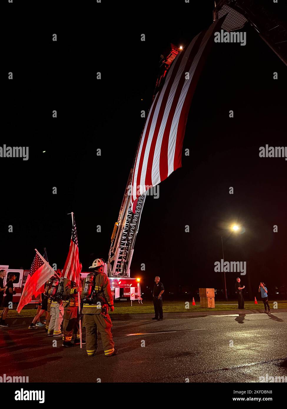 I vigili del fuoco di Fort Stewart si preparano a guidare i soldati della 3rd° divisione fanteria per una corsa al Patriot Day a Fort Stewart, Georgia, 9 settembre 2022. Soldati, familiari, veterani, civili del Dipartimento della Difesa e ospiti hanno partecipato alla corsa. Foto Stock