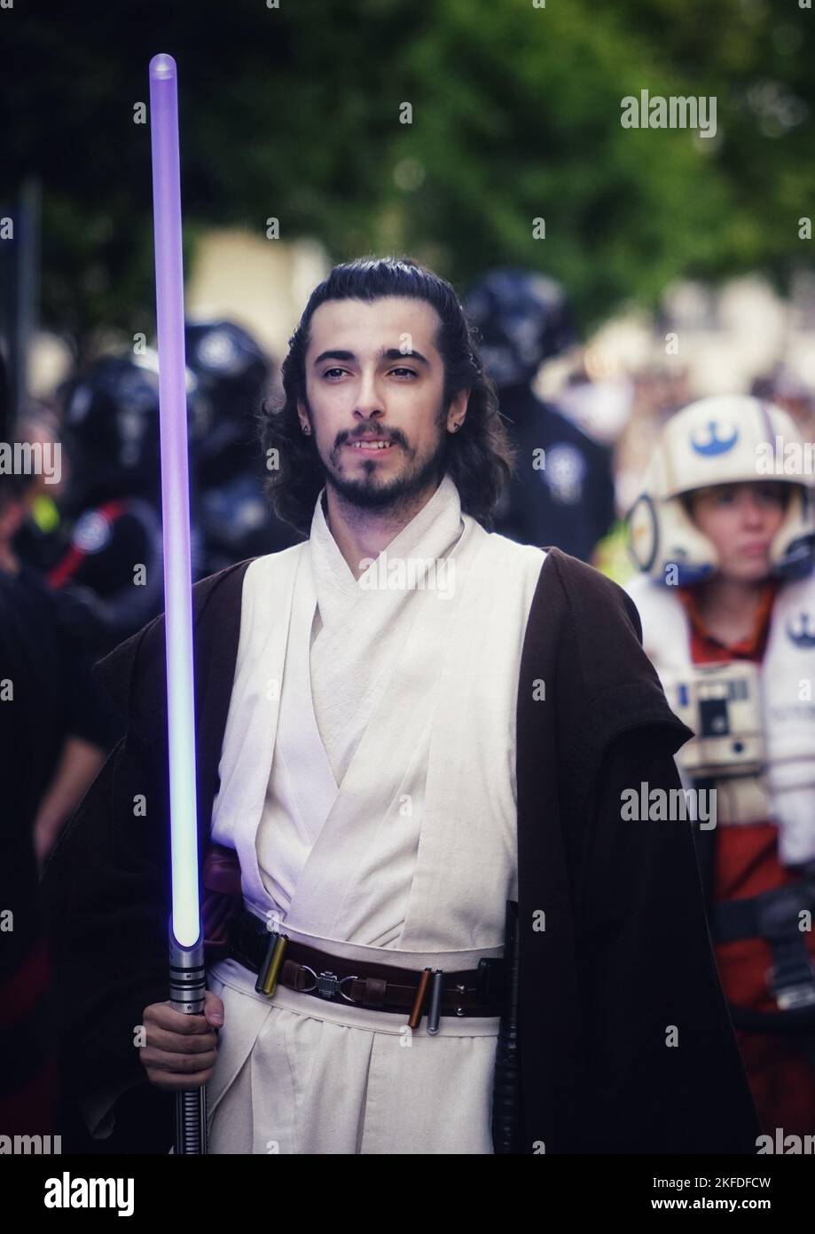 Un uomo che codivide OBI-WAN Kenobi da Star Wars al Fantasy Fest Fuenlabrada Foto Stock