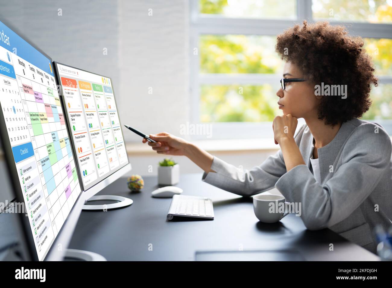 Kanban Project Management Software su notebook. Calendario digitale Foto Stock