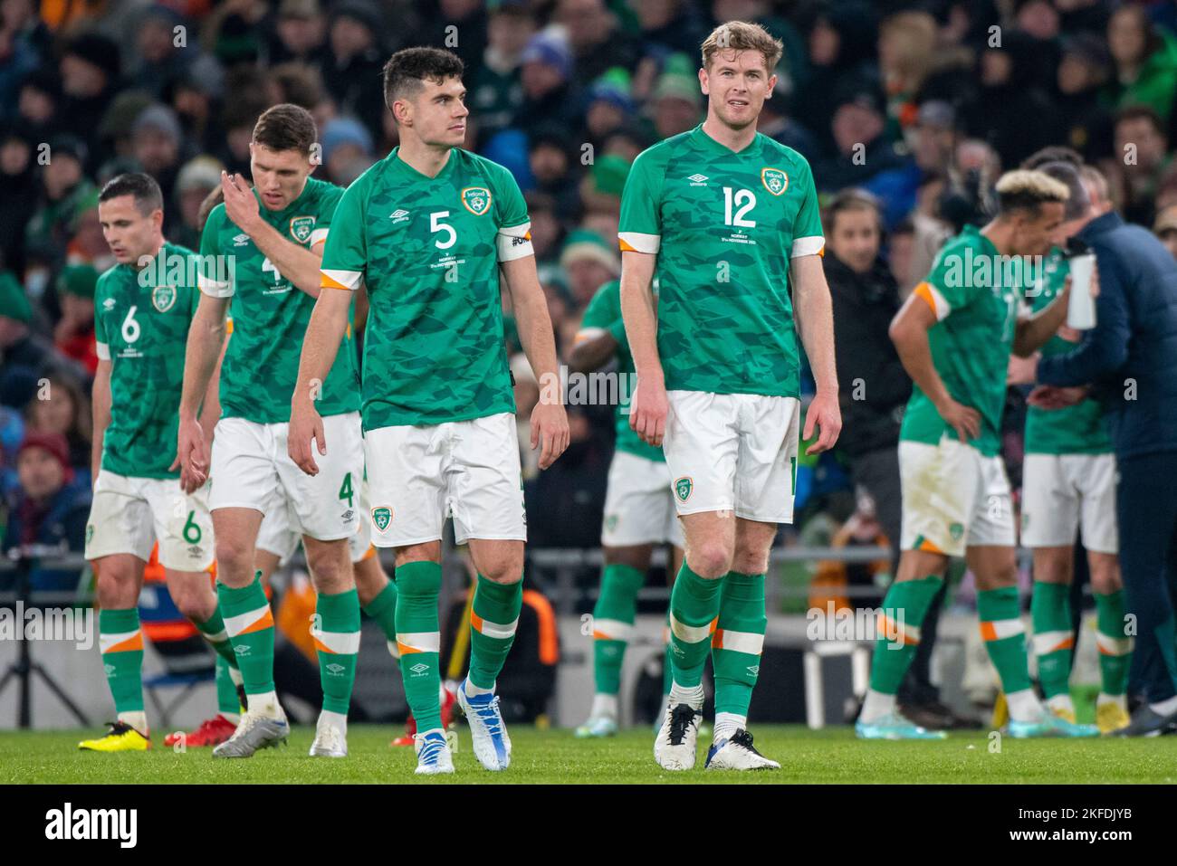 Dublino, Irlanda. 17th Nov 2022. John Egan d'Irlanda e Nathan Collins d'Irlanda durante la partita internazionale amichevole tra la Repubblica d'Irlanda e la Norvegia all'Aviva Stadium di Dublino, Irlanda il 17 novembre 2022 (Foto di Andrew SURMA/ Credit: Sipa USA/Alamy Live News Foto Stock