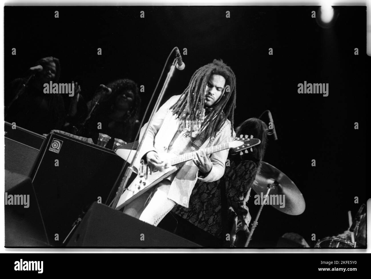 LENNY KRAVITZ, HEADLINER, GLASTONBURY 93: Lenny Kravitz headlines on the Pyramid Stage al Glastonbury Festival, Pilton, Inghilterra, sabato 26 1993 giugno. Fotografia: ROB WATKINS Foto Stock