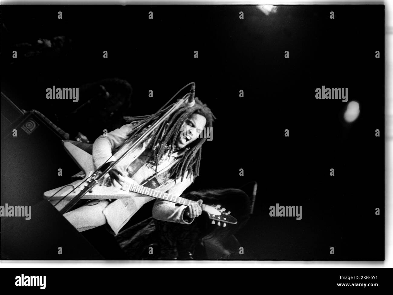 LENNY KRAVITZ, HEADLINER, GLASTONBURY 93: Lenny Kravitz headlines on the Pyramid Stage al Glastonbury Festival, Pilton, Inghilterra, sabato 26 1993 giugno. Fotografia: ROB WATKINS Foto Stock