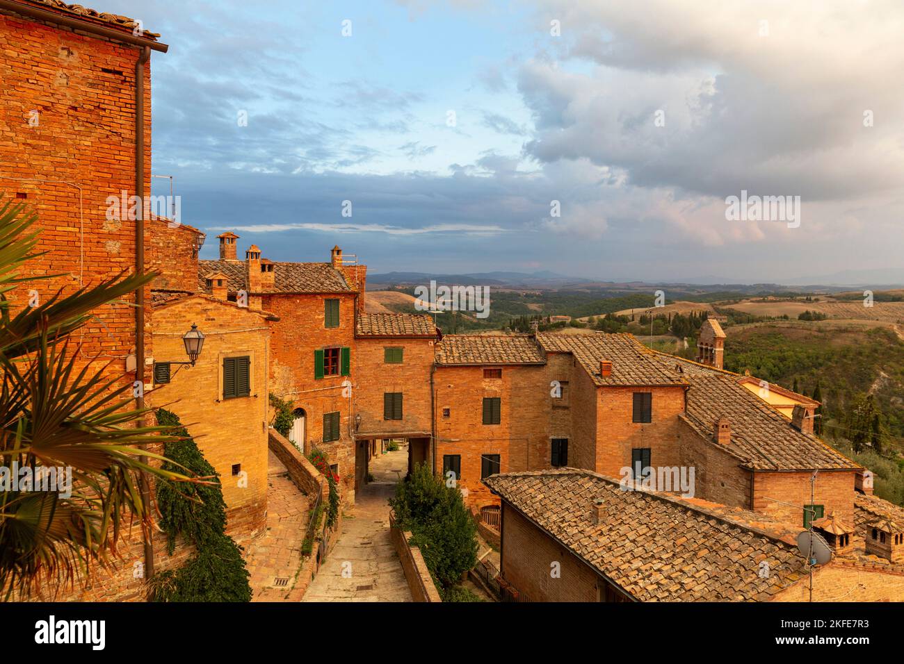 Case tradizionali in pietra nella città italiana di Chiusure Foto Stock