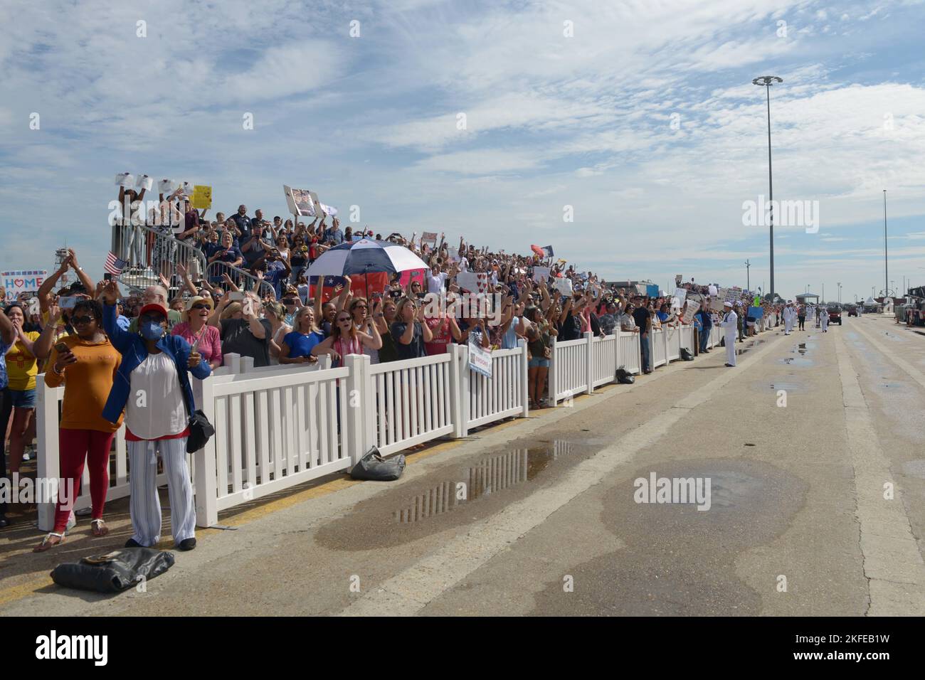 NORFOLK (settembre 12, 2022) la USS Harry S. Truman (CVN 75) ritorna alla Naval Station Norfolk dopo un'implementazione regolarmente programmata nelle aree operative della flotta degli Stati Uniti 5th e della flotta degli Stati Uniti 6th a sostegno degli sforzi di cooperazione in materia di sicurezza teatrale e per difendere gli interessi degli Stati Uniti, alleati e partner, settembre 12. Foto Stock