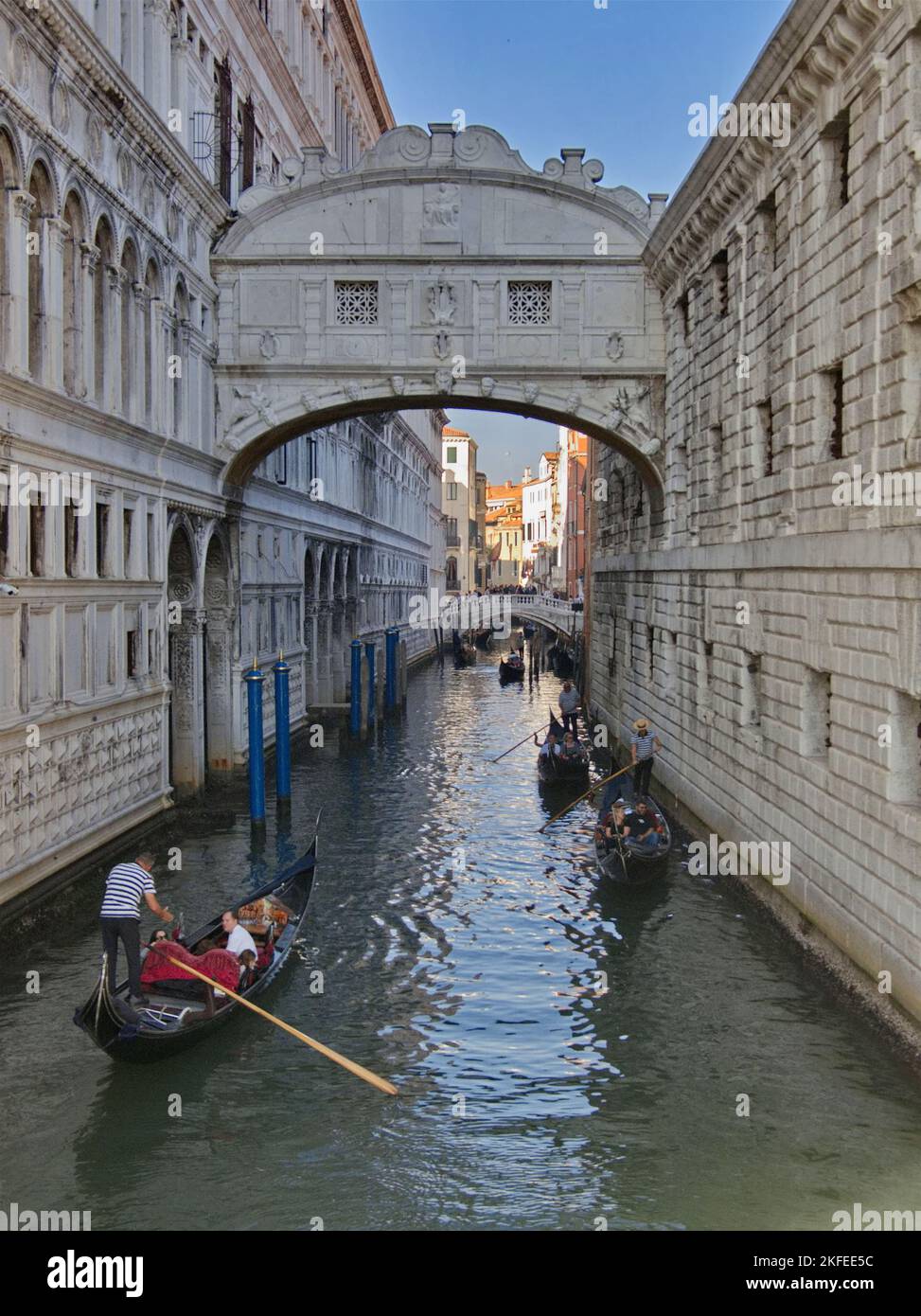Famoso e glorioso approccio alla costa di Venezia "la città dei canali" in Italia costruisce anticipazione di quello che verrà Foto Stock