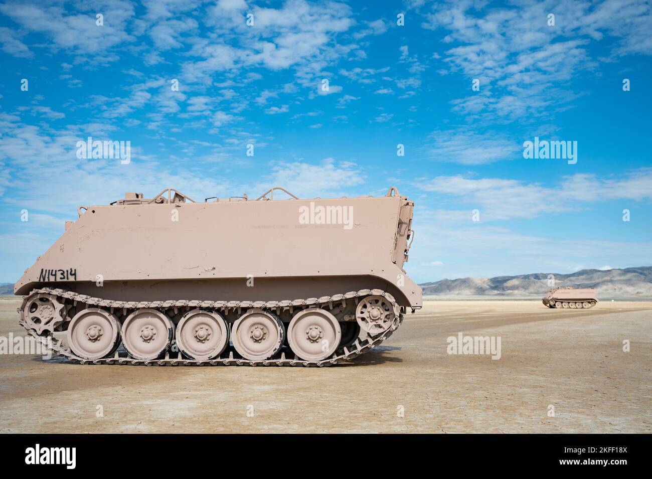 I bersagli blindati utilizzati per valutare la dispersione, il modello e l'efficacia dei bombetti Cluster Bomb Unit si trovano nel Nevada Test and Training Range, Nevada (NTTR), 13 settembre 2022. La missione di NTTR è creare, operare e mantenere ambienti live e sintetici e integrare i partner per ottimizzare le capacità di combattimento. Foto Stock