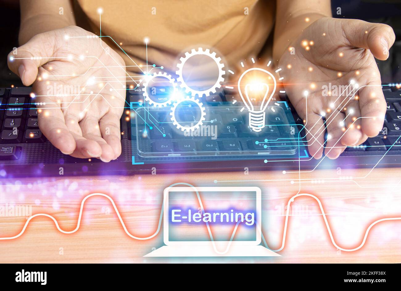 Concetto di e-Learning, un sistema di gestione dell'apprendimento attraverso una rete (Learning Management System) con un'enfasi sugli studenti come centro. In teac Foto Stock