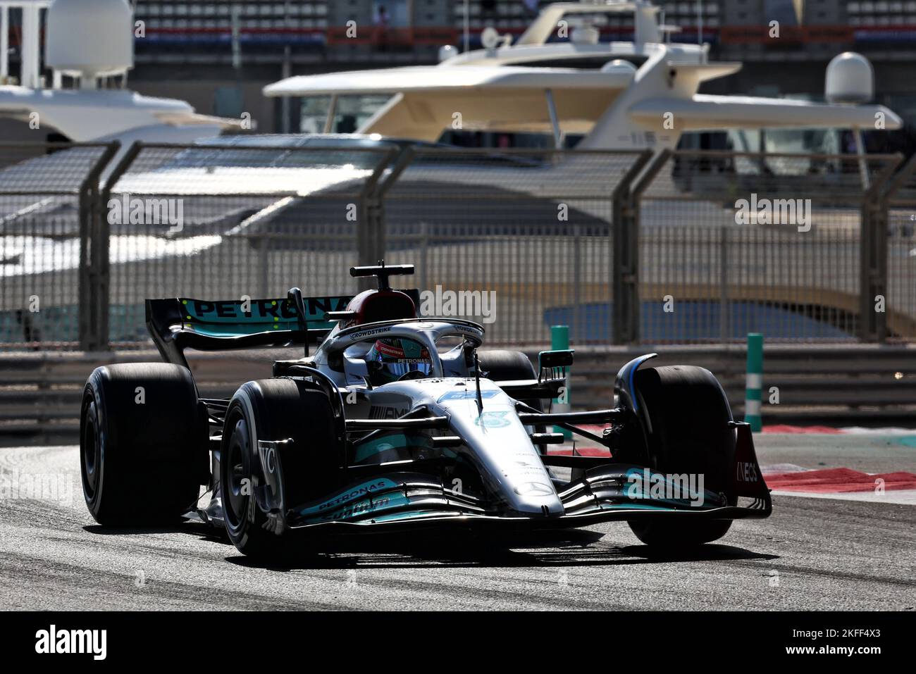 George Russell (GBR) Mercedes AMG F1 W13. Gran Premio di Abu Dhabi, venerdì 18th novembre 2022. Circuito di Yas Marina, Abu Dhabi, Emirati Arabi Uniti. Foto Stock