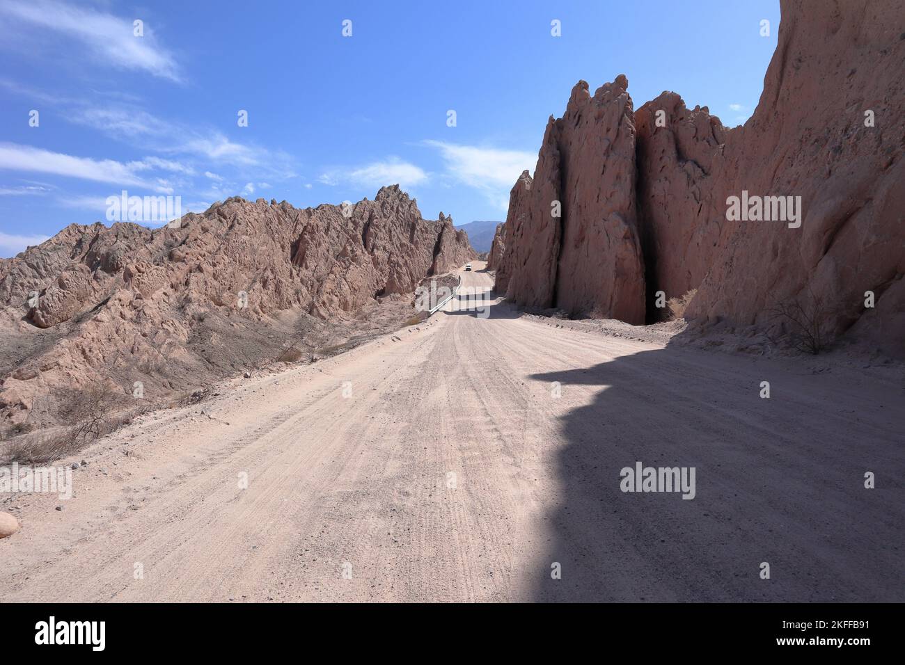 Famosa e mitica strada 40 in Argentina in una delle sue sezioni più pericolose, da Cachi a Cafayate. Foto Stock