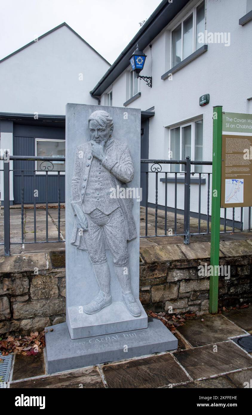 Scultura di Cathal Bui di Seamus Dunbar fuori dal Centro informazioni turistiche nella contea di Blacklion Cavan Irlanda Foto Stock