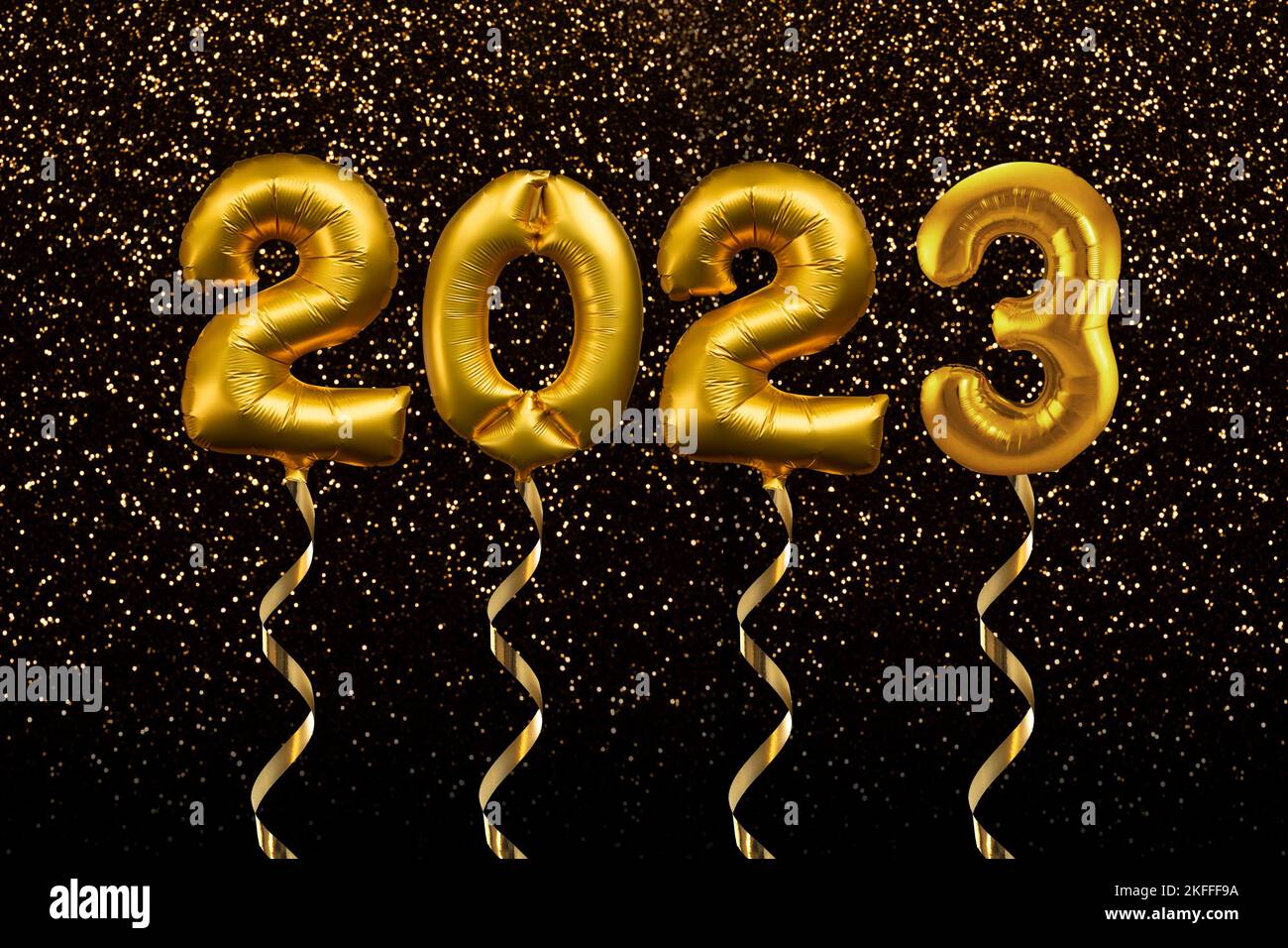 2023 scritto con palloncini dorati che galleggiano su sfondo dorato glitter, biglietto di auguri per il nuovo anno Foto Stock