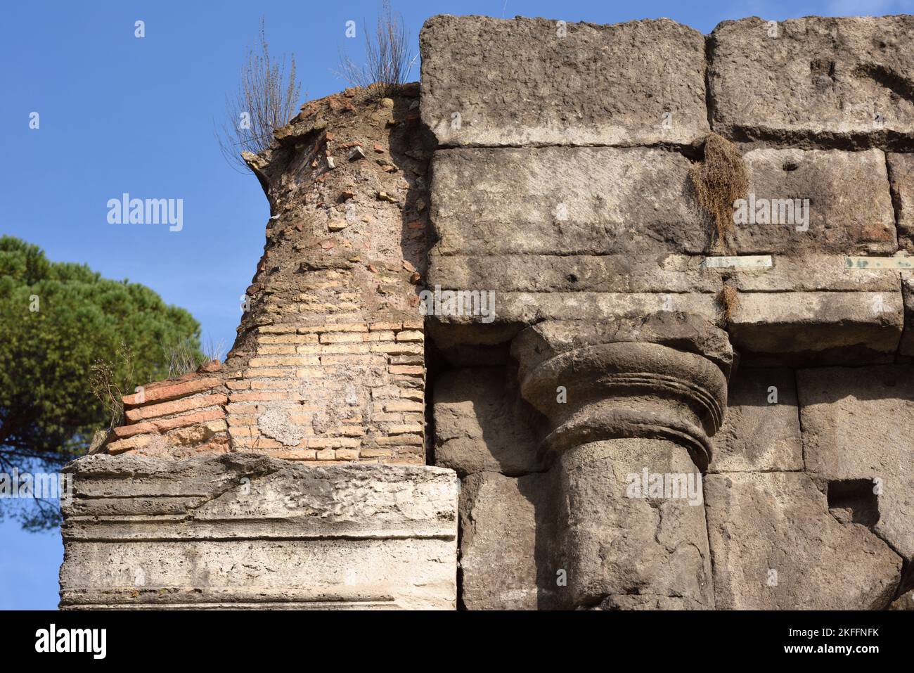 Italia, Roma, Vico Jugario, Porticus Triumphalis, portico repubblicano romano Foto Stock