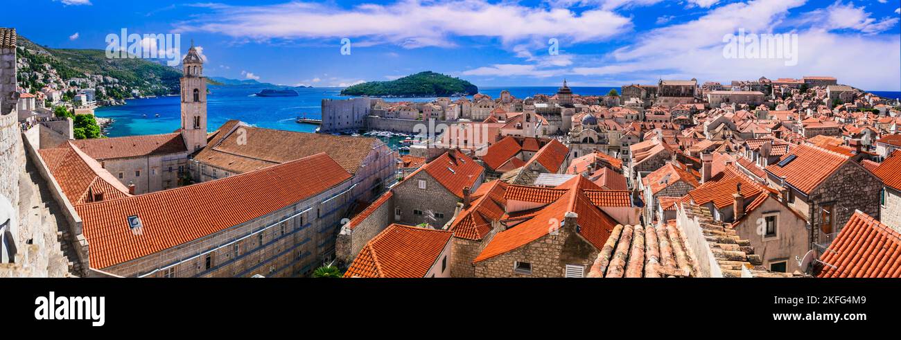 Antica città di Dubrovnik . vista dalle mura della città. Viaggio e monumenti della Croazia Foto Stock