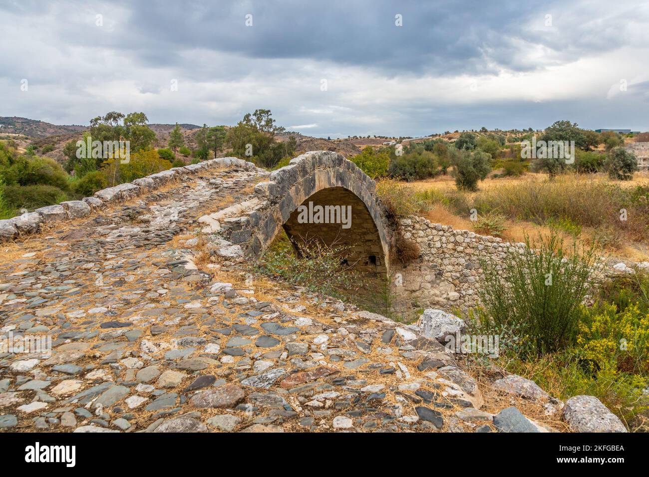 Skarfos antico ponte di pietra veneziano, Paphos, Cipro Foto Stock