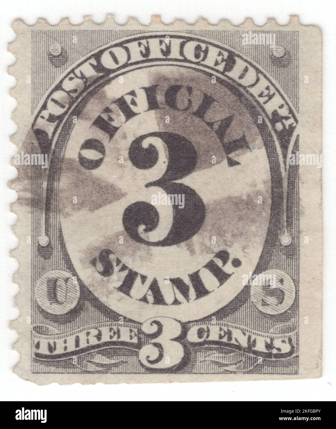 USA - 1873: Un francobollo ufficiale nero da 3 centesimi raffigurante la cornice ovale con i numeri (figura della denominazione). Sopra la cornice c'è un banner con l'iscrizione 'POST OFFICE Dept'. Essendo stato abolito il privilegio di affrancatura, a partire dal 1 luglio 1873, questi francobolli erano stati previsti per ciascuno dei servizi esecutivi del governo per il pagamento anticipato dell'affrancatura in materia ufficiale. I franchi di pena furono autorizzati per la prima volta nel 1877, e il loro uso ampliato dopo il 1879 riduceva la necessità di francobolli ufficiali, il cui uso fu infine abolito il 5 luglio 1884 Foto Stock