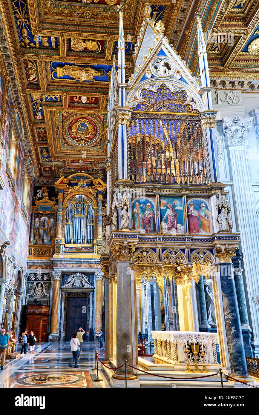 Roma Lazio Italia. La Cattedrale dell'Arcibasilica del Santissimo Salvatore e dei Santi Giovanni Battista e Giovanni Evangelista in Laterano è un Catolo Foto Stock