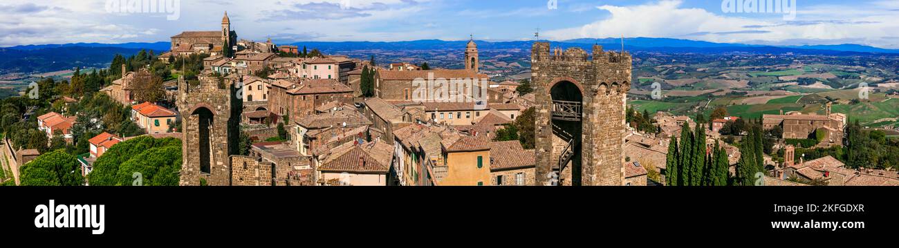 Punti di riferimento d'Italia - panorama città medievale Montalcino, famosa regione vinicola della Toscana Foto Stock