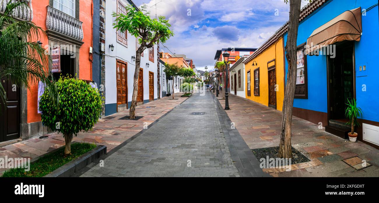 Affascinanti strade antiche colorate di Los llanos de Aridane. Isola di la Palma, isole Canarie di Spagna Foto Stock