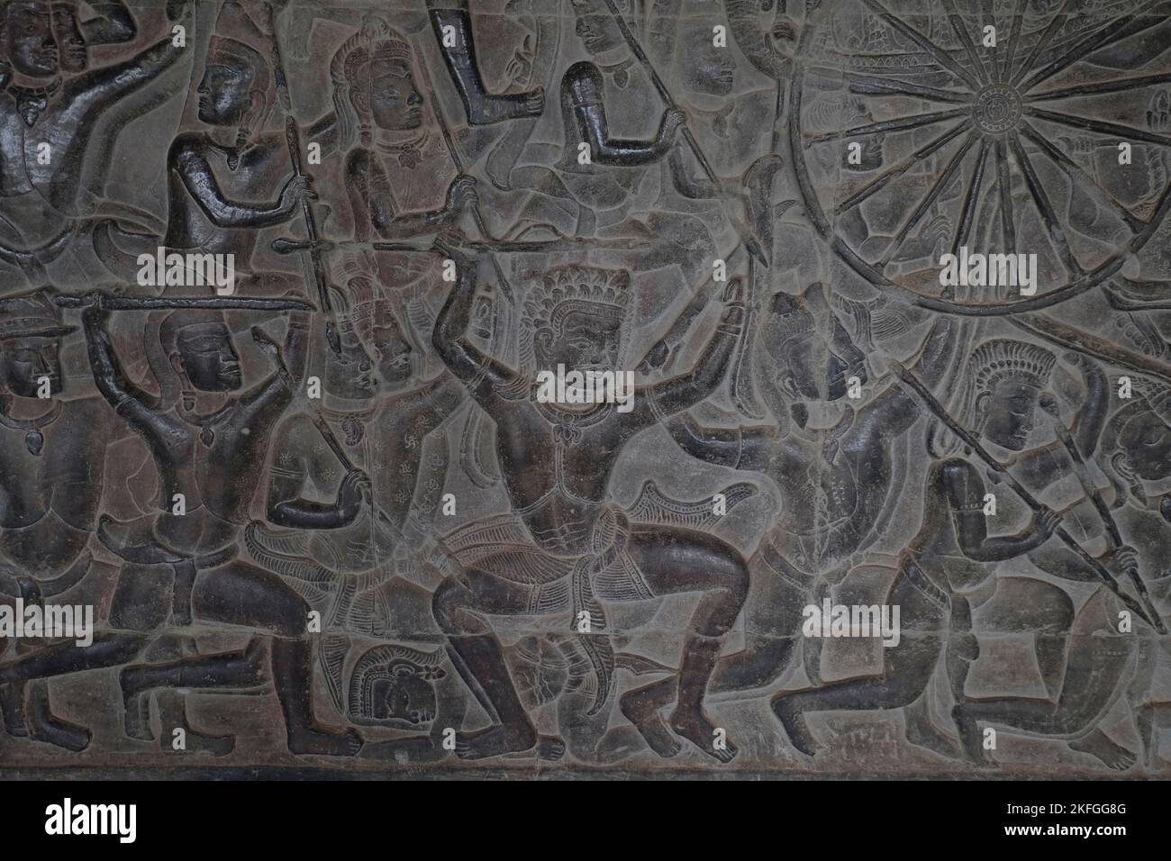 Tempio murale di Angkor Wat scolpito a bassorilievo. Seam Reap, Cambogia. Famoso complesso di templi costruito per il re Suryavarman II come suo tempio di stato Foto Stock