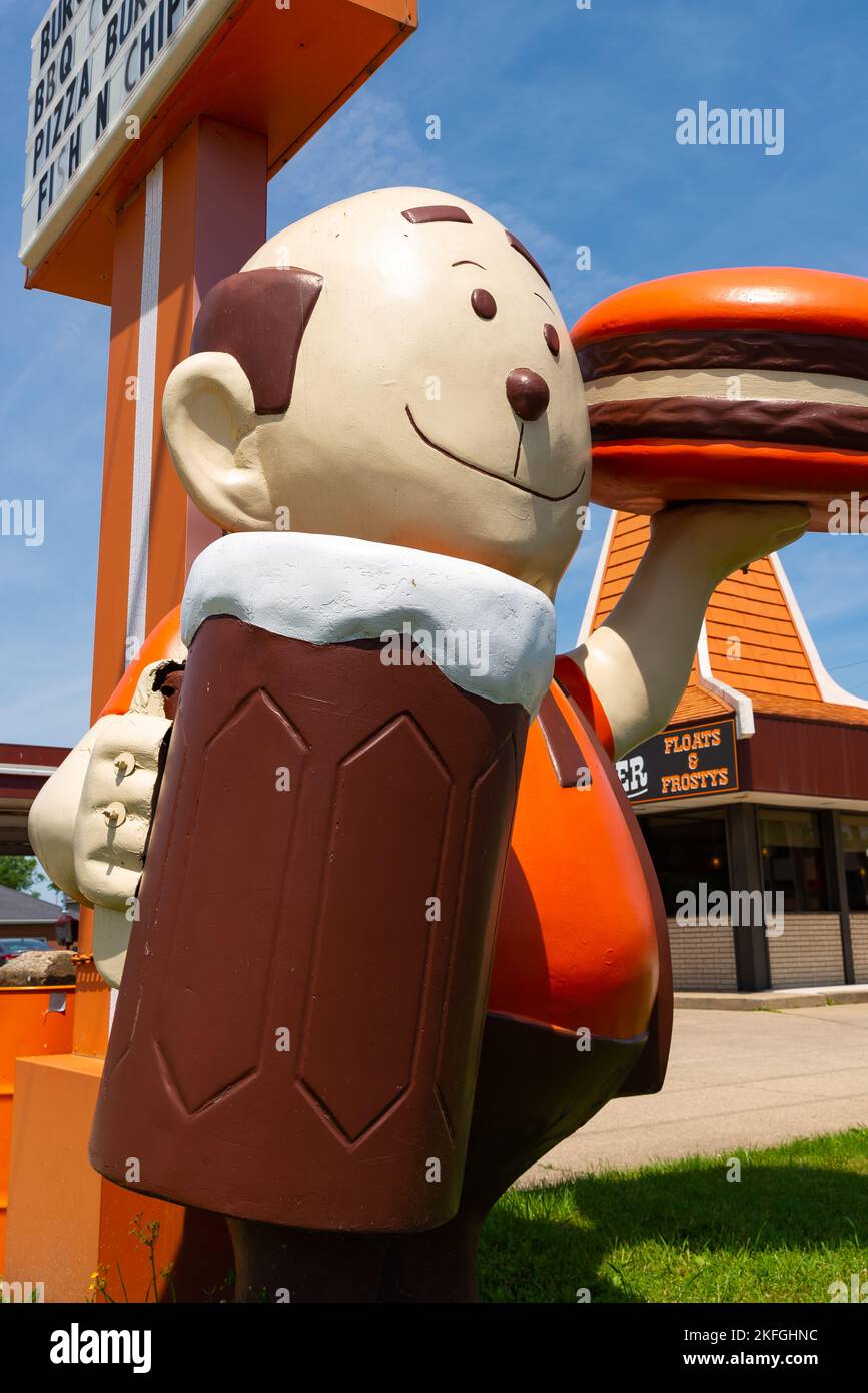 Oglesby, Illinois - Stati Uniti - 10th giugno 2022: Il Rootbeer Stand carattere classico Unito del cibo a Oglesby, Illinois. Foto Stock