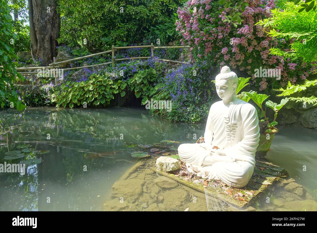 Gardasee, Botanischer Garten Gardone Riviera von Andre Heller, Buddha