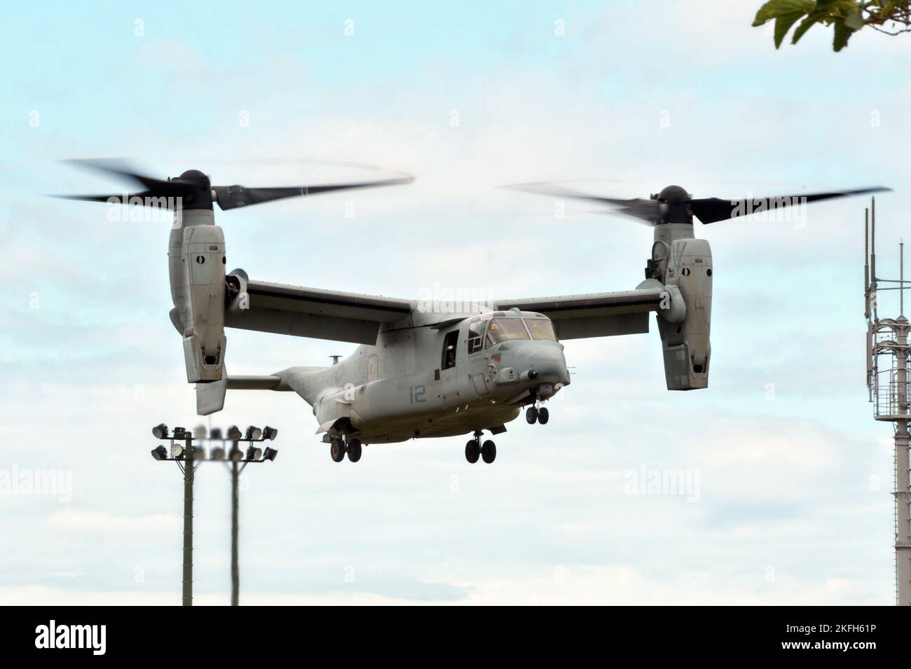 Tokunoshima, Giappone. 18th Nov 2022. Il 18 novembre 2022, il Marines degli Stati Uniti 'MV-22 Osprey è visto atterrare durante l'esercizio militare congiunto di Stati Uniti e Giappone 'Keen Sword 23' nell'isola di Tokunoshima, nella prefettura di Kagoshima, Giappone. Foto di Keizo Mori/UPI Credit: UPI/Alamy Live News Foto Stock