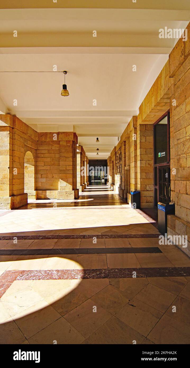 Vista dell'Università del lavoro di Gijón; Principato delle Asturie, Asturie, Spagna, Europa Foto Stock