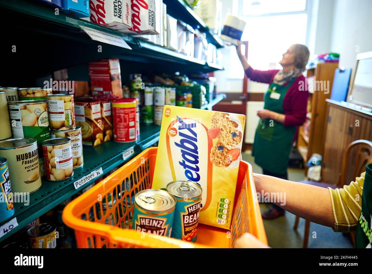 Una banca del cibo del villaggio nel Lancashire Regno Unito Foto Stock