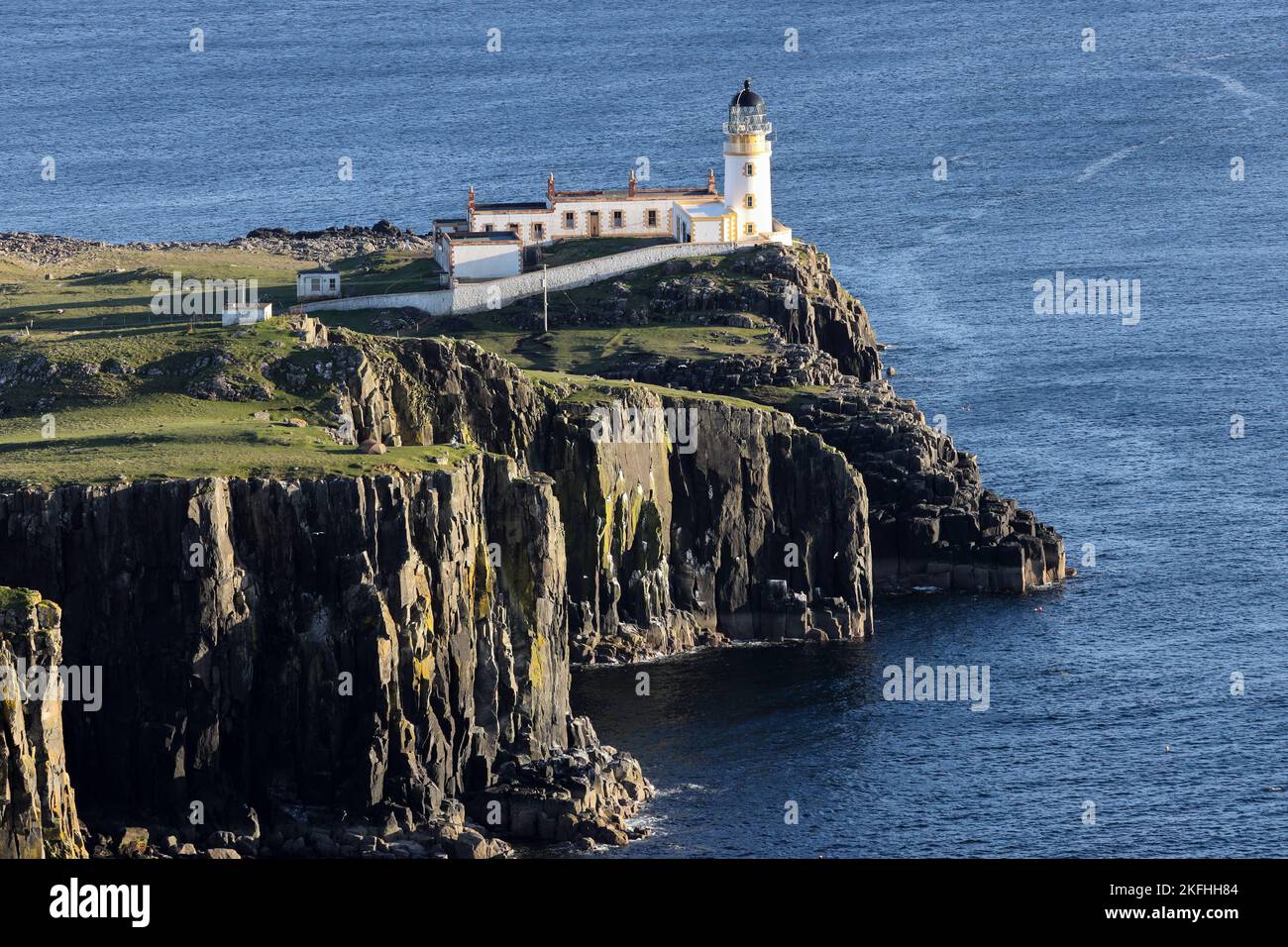 Faro di Neist Point, Isola di Skye, Scozia, Regno Unito. Foto Stock