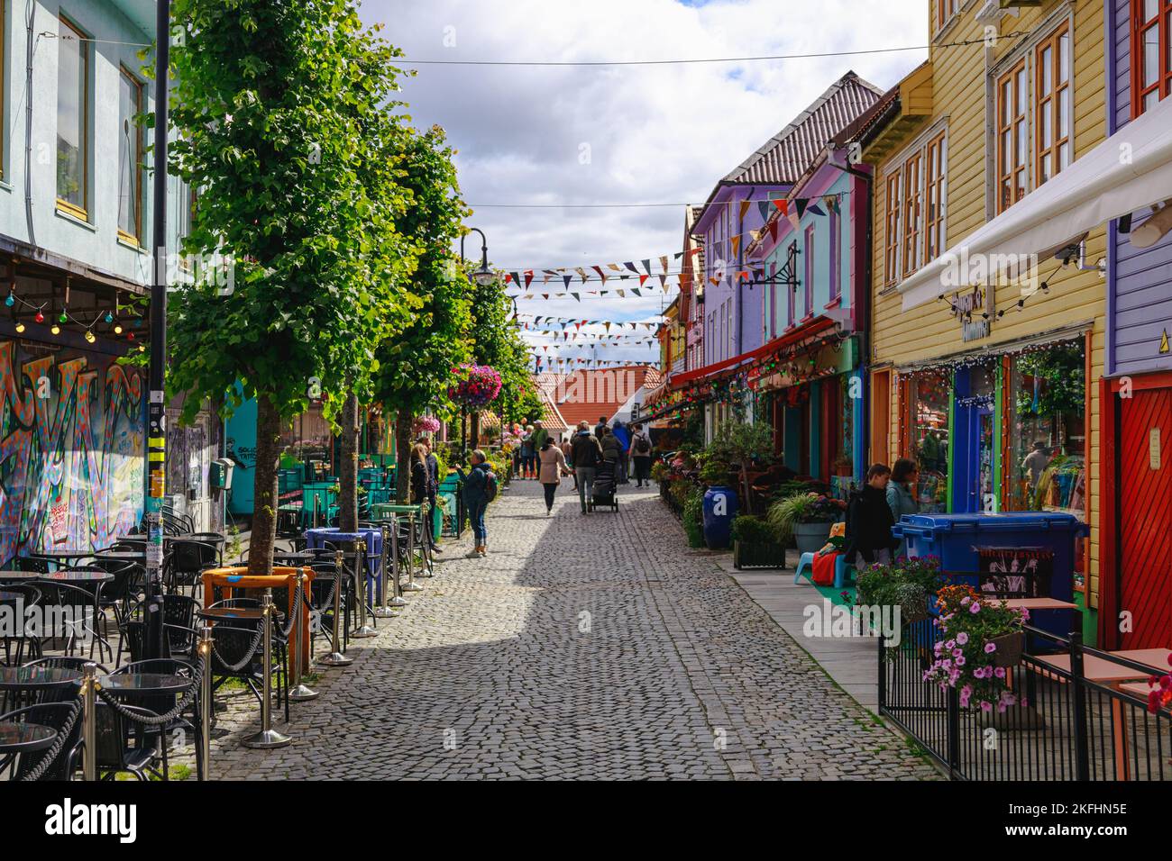 Stavanger, Norvegia - Luglio 16 2022. Vista di Fargegaten (significa: Strada dei colori), la famosa strada pedonale colorata Foto Stock