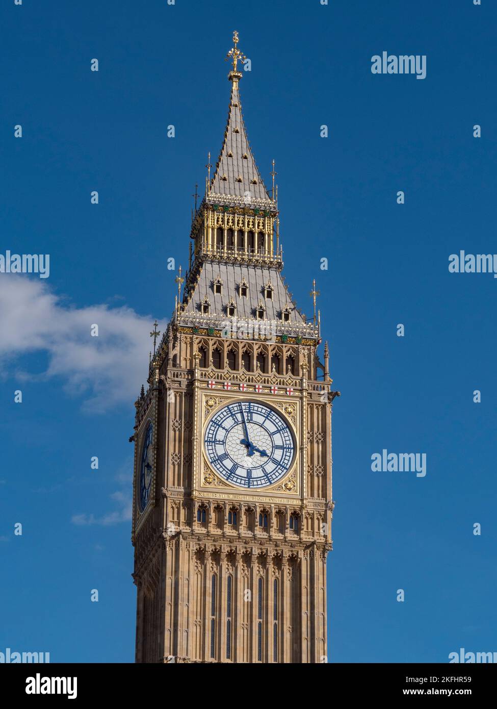La Elizabeth Tower (a volte chiamata Big ben) al Palace of Westminster, Londra, Regno Unito dopo un rinnovo (ottobre 2022) Foto Stock