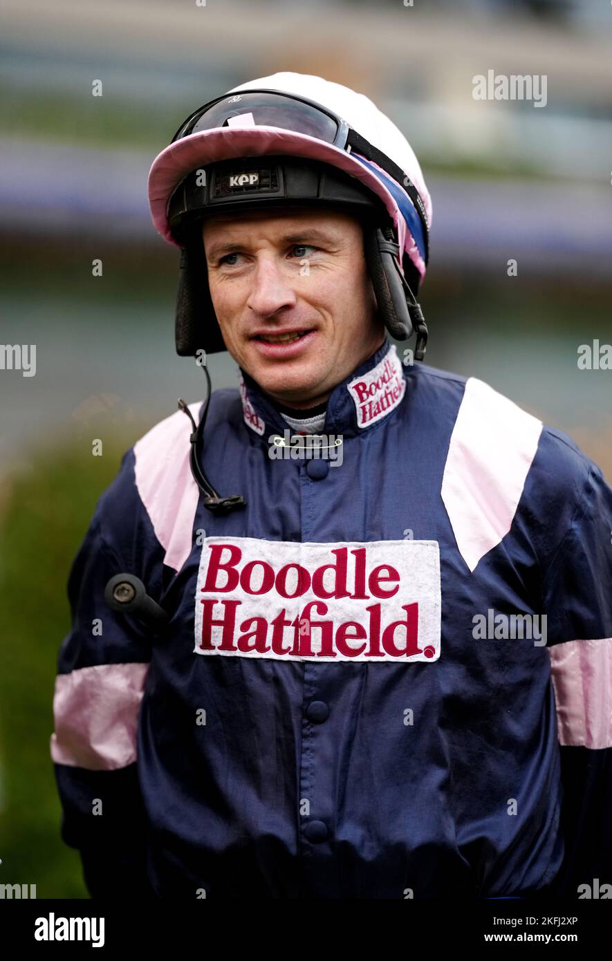 Tom o'Brien, jockey il weekend di novembre Racing Venerdì all'ippodromo Ascot. Data immagine: Venerdì 18 novembre 2022. Foto Stock