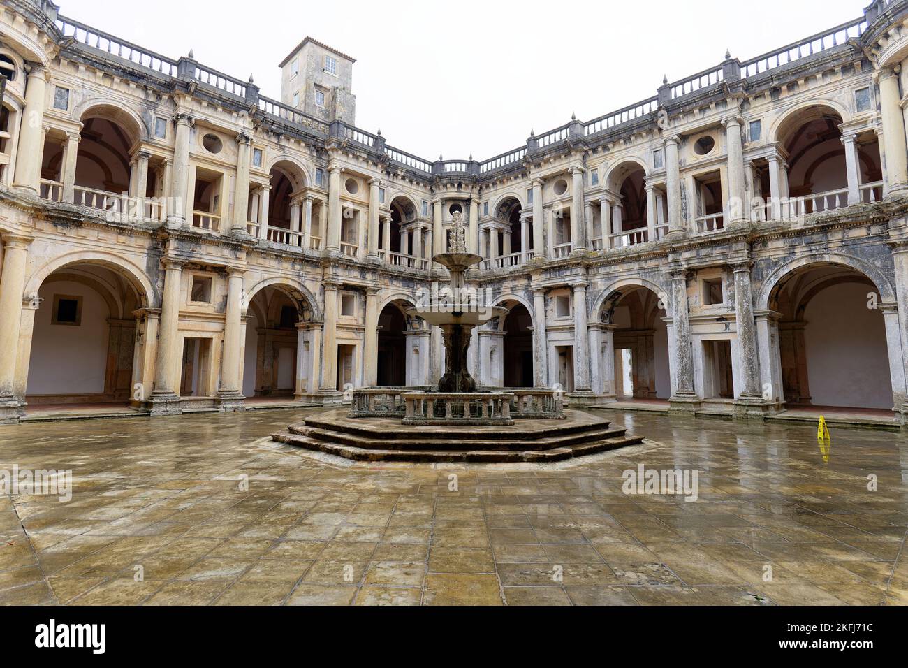 Convento di Cristo a Tomar, Portogallo. Patrimonio mondiale dell'UNESCO. Visite storiche. Vacanze e turismo di vacanza. Visite turistiche. Vecchio convento templari cavalieri. Foto Stock