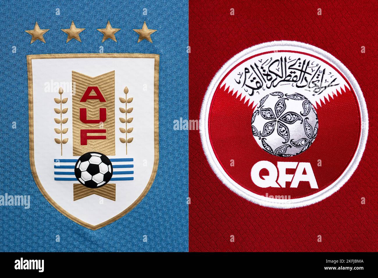 Primo piano della cresta della nazionale di calcio sulla divisa Home. Coppa del mondo FIFA Qatar 2022. Foto Stock