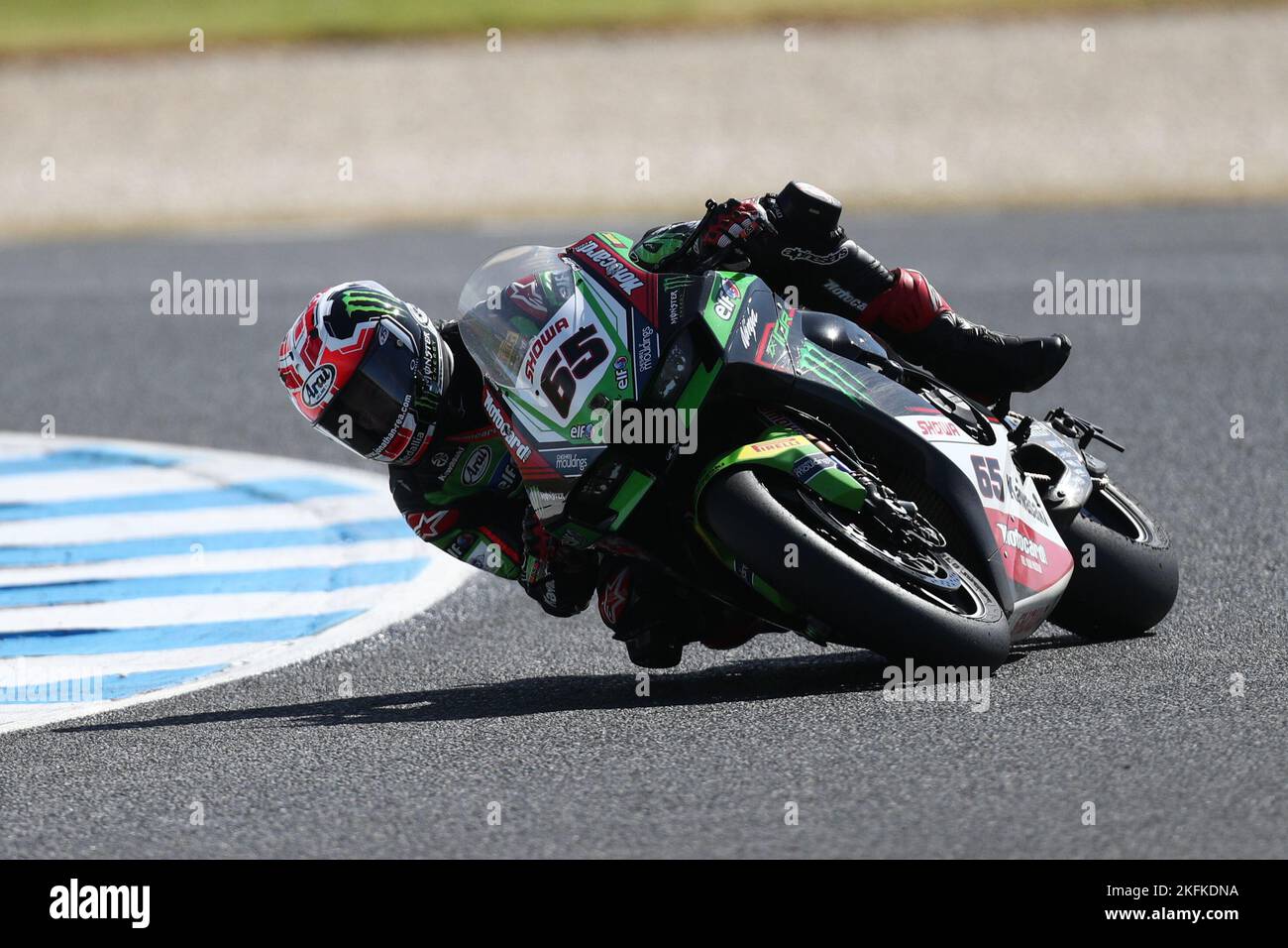 Victoria,Australia 19 Novembre 2022 - Jonathan Rea (GBR)corse per il Kawasaki Racing Team WorldSBK-cavalcando il Kawasaki ZX-10RR durante la gara uno dei 2022 Australian Grand Ridge Round del Campionato Mondiale Motul FIM Superbike 2022 a Phillip Island, Australia on November 19 2022 - Image Credit-Brett Keating - Alamy Live News. Foto Stock