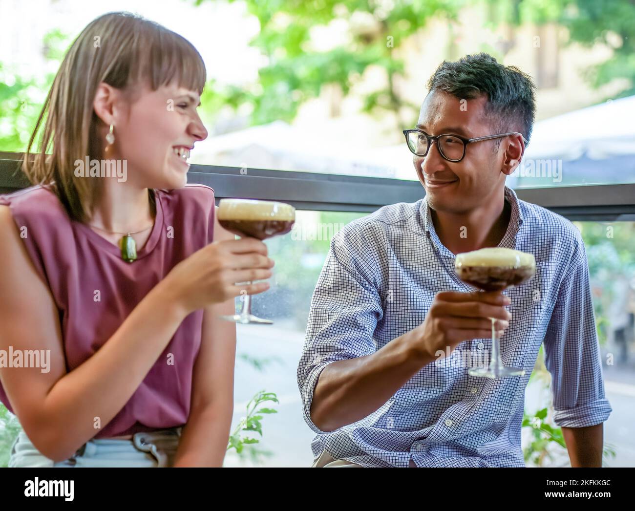 Momento romantico del caffè immagini e fotografie stock ad alta risoluzione  - Alamy