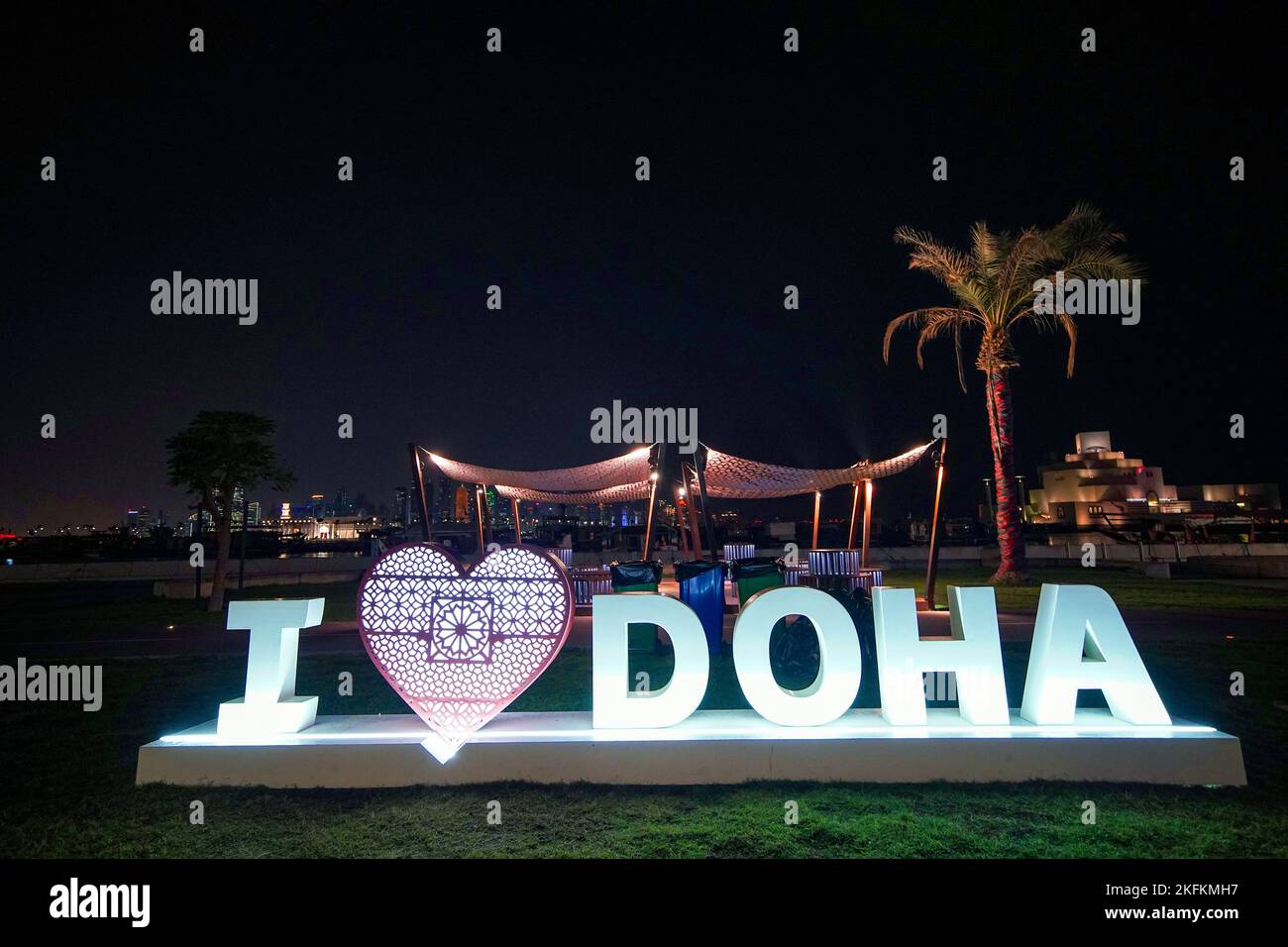 Un segno i Love Dohas in mostra, in vista della Coppa del mondo FIFA. Data immagine: Sabato 19 novembre 2022. Foto Stock