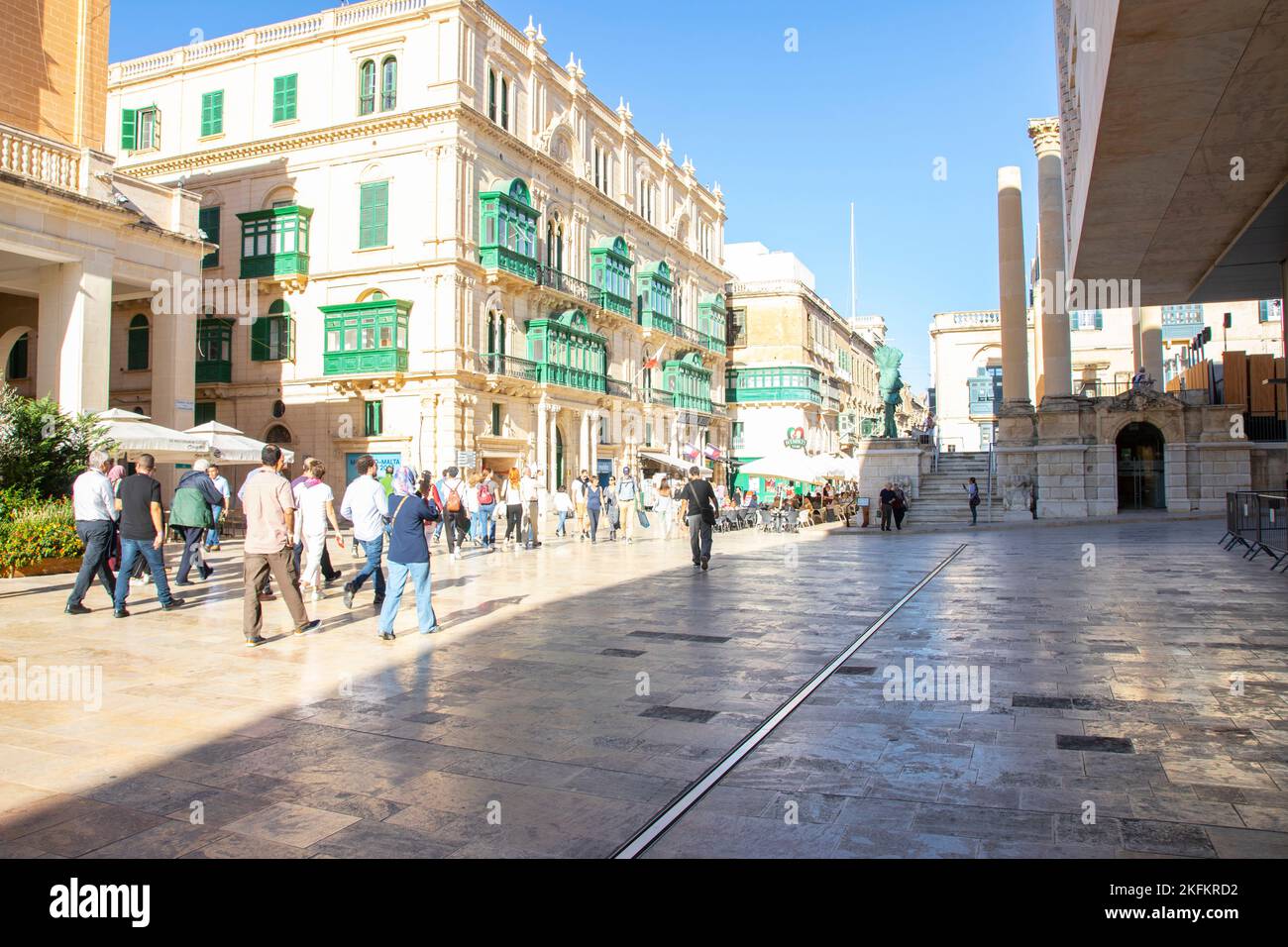 La capitale di Malta la Valletta è una città fortificata situata su una penisola collinare tra due dei più bei porti naturali del Mediterraneo. Foto Stock