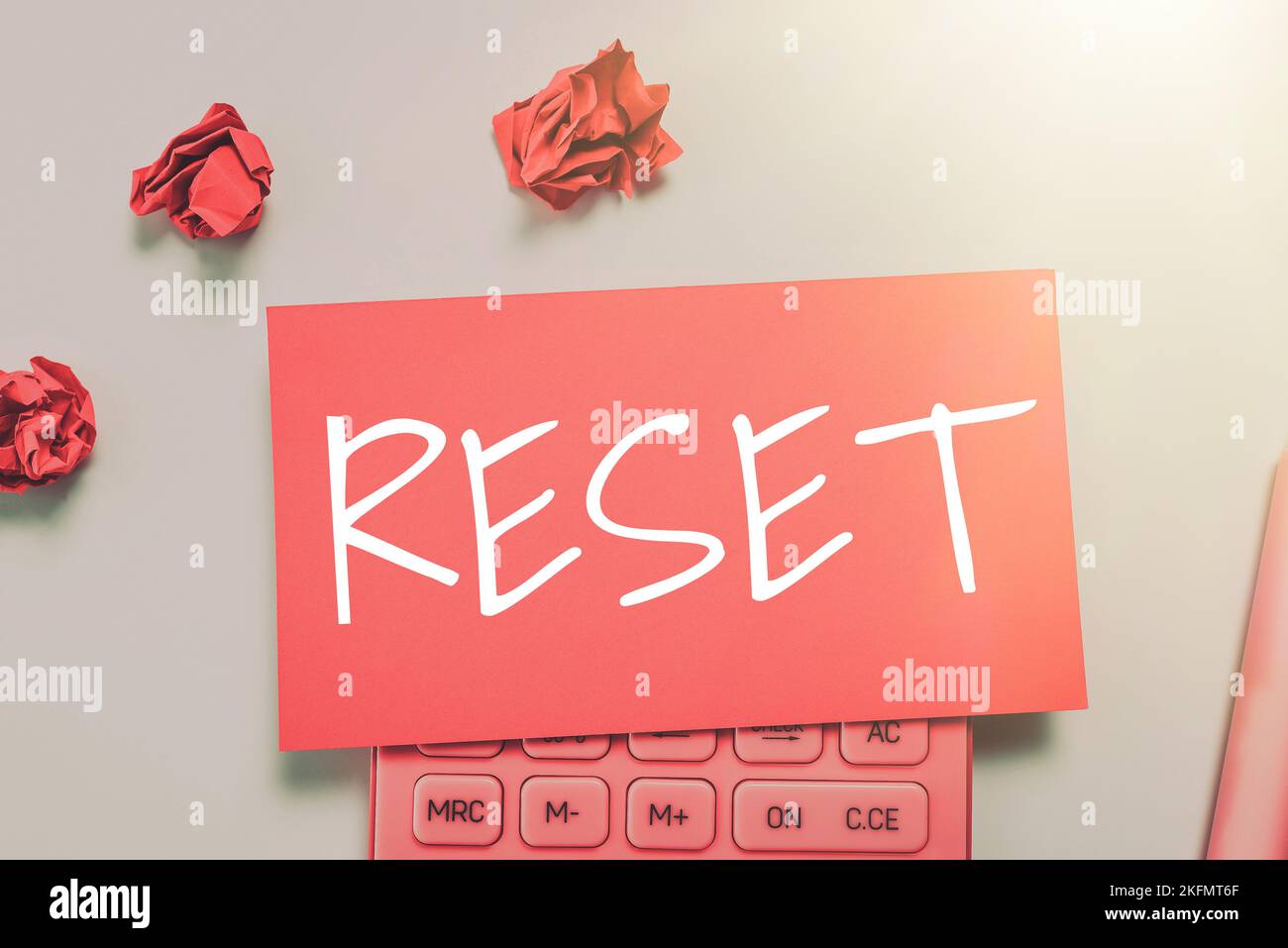 Segno che visualizza Reset. Concetto che significa far tornare il dispositivo alla modalità di fabbrica, impostare nuovamente il punto di inizio zero Foto Stock